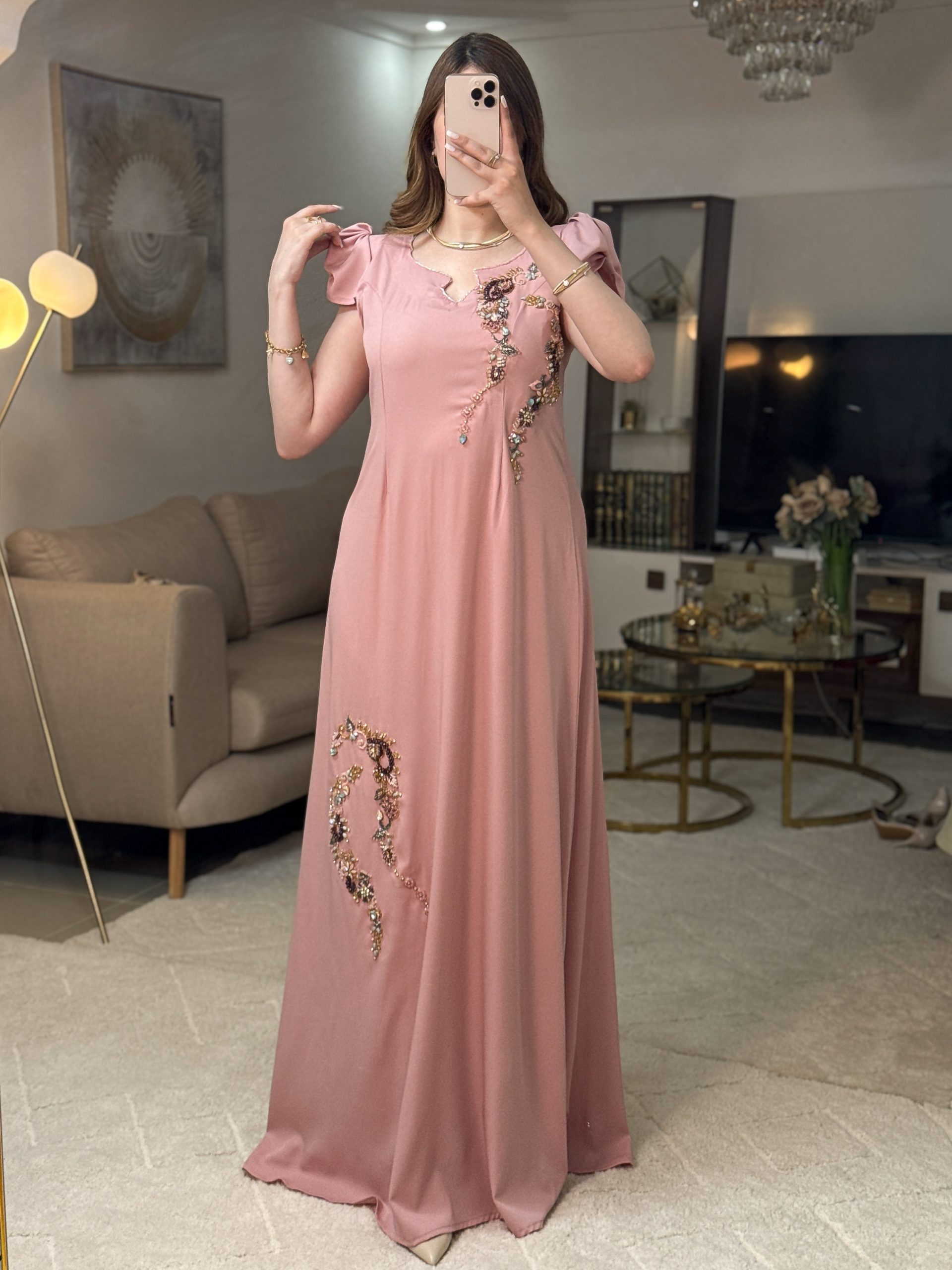 فستان لمسة زهري